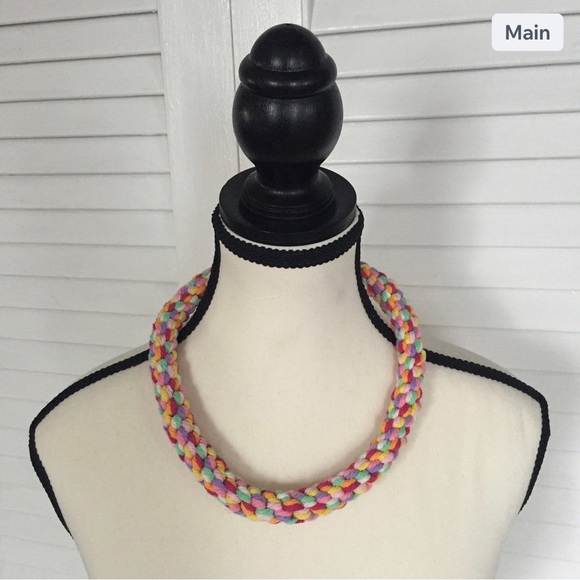 Multicolored macrame necklace - Picture 3 of 3